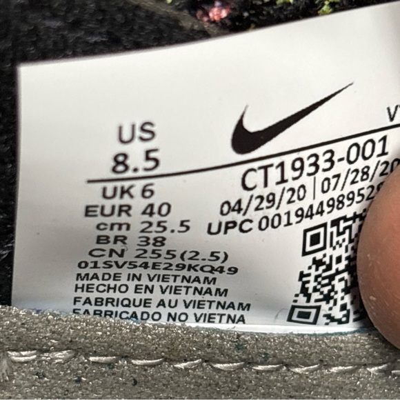 Nike Air VaporMax 2020 Women Size 8.5 Flyknit Black Barely Volt - Picture 11 of 12